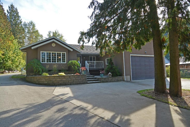 111 Cottonwood Road  - nelson_south_salmo_rural Single Family, 3 Bedrooms (2467791)