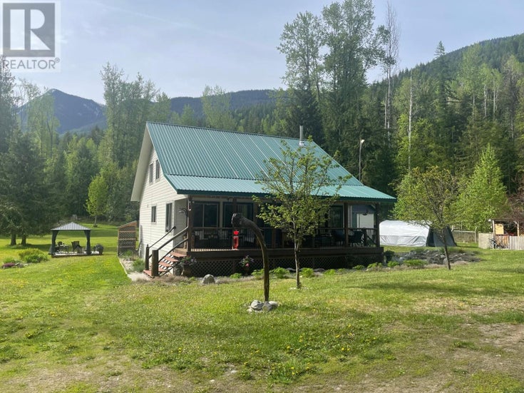 153 WILDWOOD  Road - Nakusp House for Sale, 3 Bedrooms (2475635)