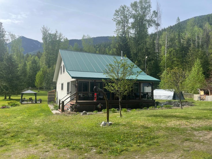 153 WILDWOOD ROAD - Nakusp House for Sale, 3 Bedrooms (2475635)