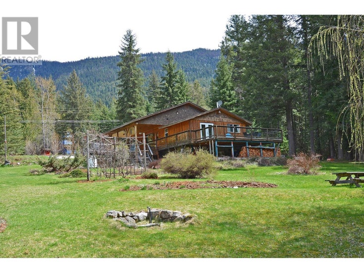 8481  6 Highway - Slocan House for Sale, 5 Bedrooms (2476309)