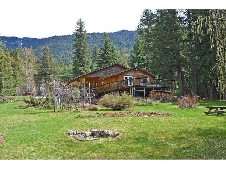 8481 HIGHWAY 6 - Slocan House for Sale, 5 Bedrooms (2476309)