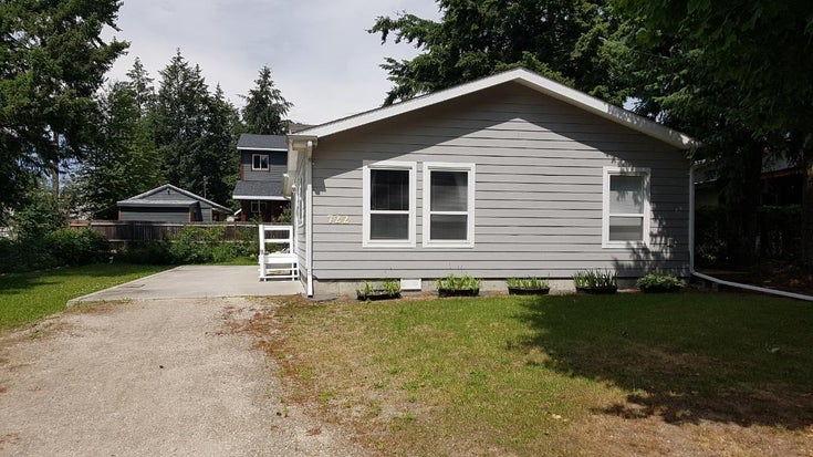 722 8TH AVENUE NW - Nakusp House for sale, 3 Bedrooms (2476525)