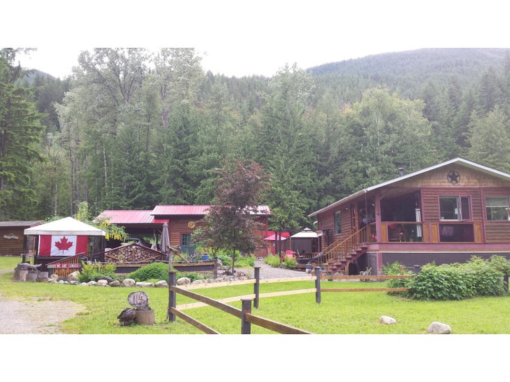 114 EAGLES NEST ROAD - Nakusp House for Sale, 2 Bedrooms (2476666)