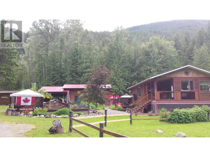 114 EAGLES NEST Road - Nakusp House for Sale, 2 Bedrooms (2476666)