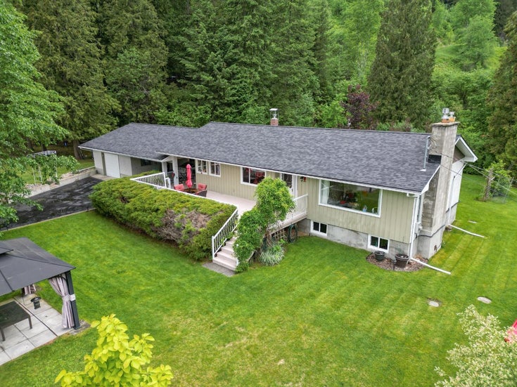 1334 CHEVELDAVE ROAD - Castlegar House, 4 Bedrooms (2478221)