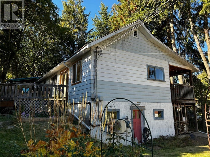 1520 SLOCAN  Street - Nelson House, 3 Bedrooms (2479976)