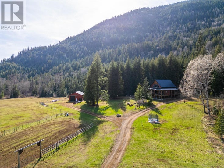 8774 6 Highway - Salmo House for Sale, 3 Bedrooms (10343213)