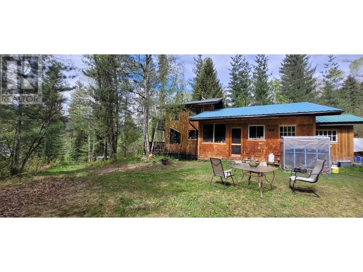 7152 GRAHAM Road - Winlaw House for Sale, 2 Bedrooms (10344839)