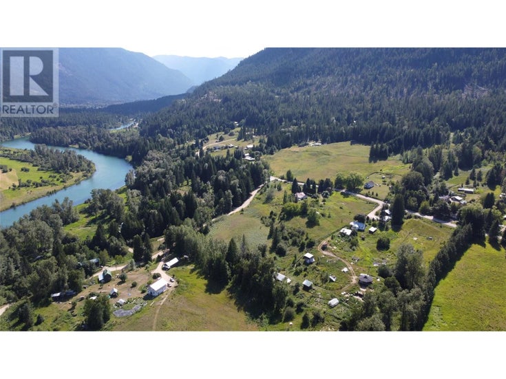 6222 SLOCAN RIVER Road - Winlaw House for Sale, 3 Bedrooms (10348428)