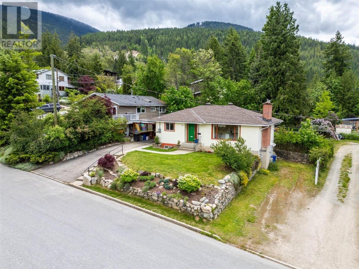 1124 Kokanee Avenue - Nelson House for Sale, 4 Bedrooms (10350561)