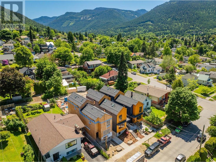 518 Robson Street Unit# B - Nelson Duplex for Sale, 3 Bedrooms (10352226)
