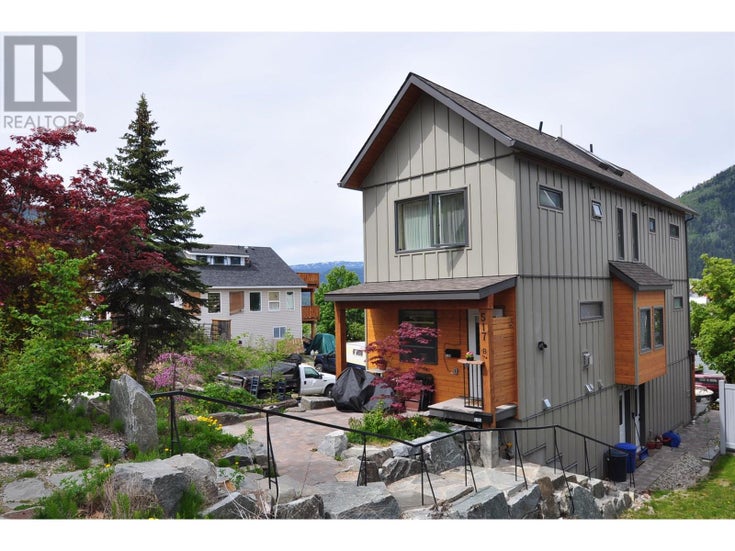 517 Hoover Street - Nelson Duplex for Sale, 4 Bedrooms (10353337)