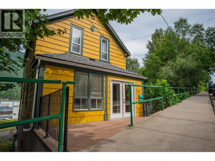 915 FRONT Street - Nelson House for Sale, 3 Bedrooms (10358616)