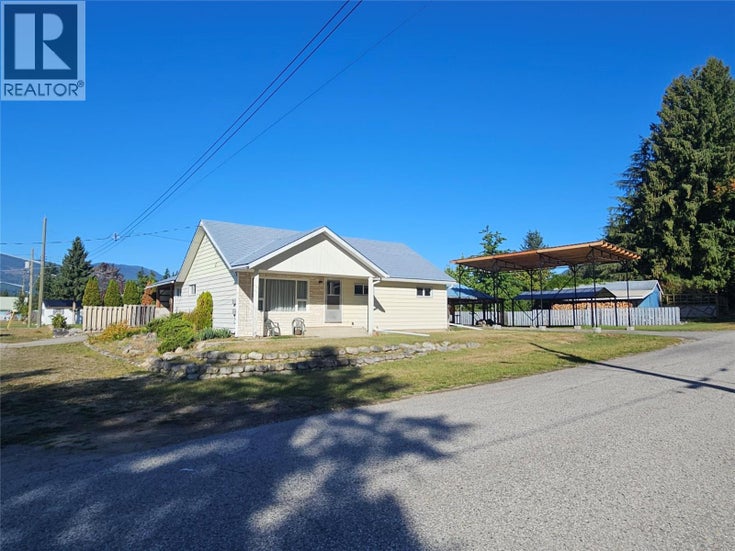 301 5TH Street NW - Nakusp House for Sale, 3 Bedrooms (10363697)