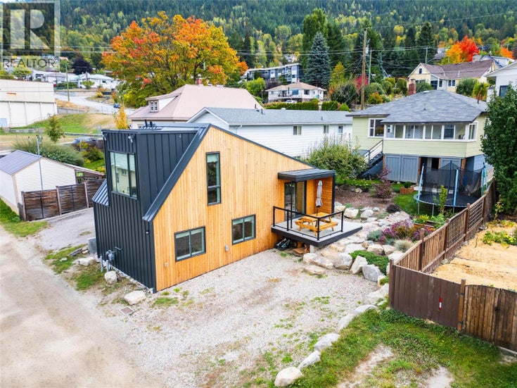 519 ROBSON Street - Nelson House for Sale, 5 Bedrooms (10365988)