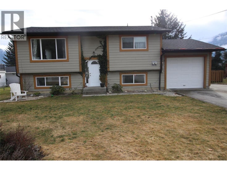 304 5TH  NW Street - Nakusp House for Sale, 4 Bedrooms (10376033)