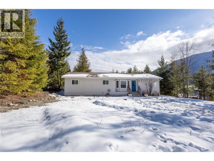 700 Heyland Road - Balfour Manufactured Home for Sale, 5 Bedrooms (10376464)