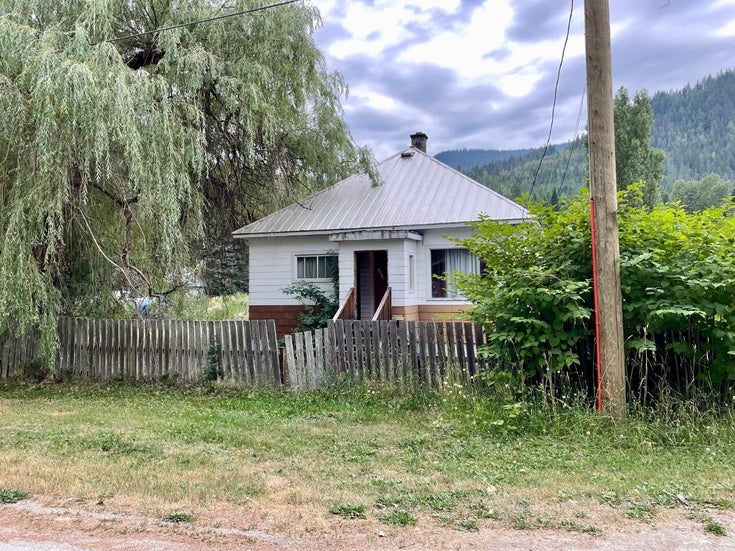 7004 2nd Avenue  - nelson_south_salmo_rural Single Family, 3 Bedrooms (2466859)