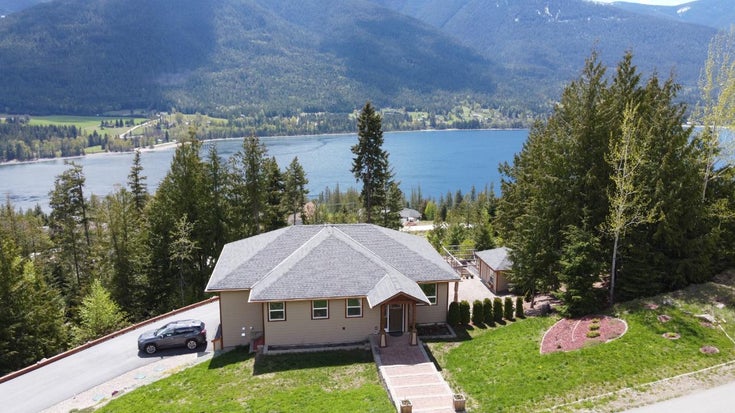 335 Mountainview Drive - Kokanee Creek To Balfour Single Family for sale, 3 Bedrooms (2464857)
