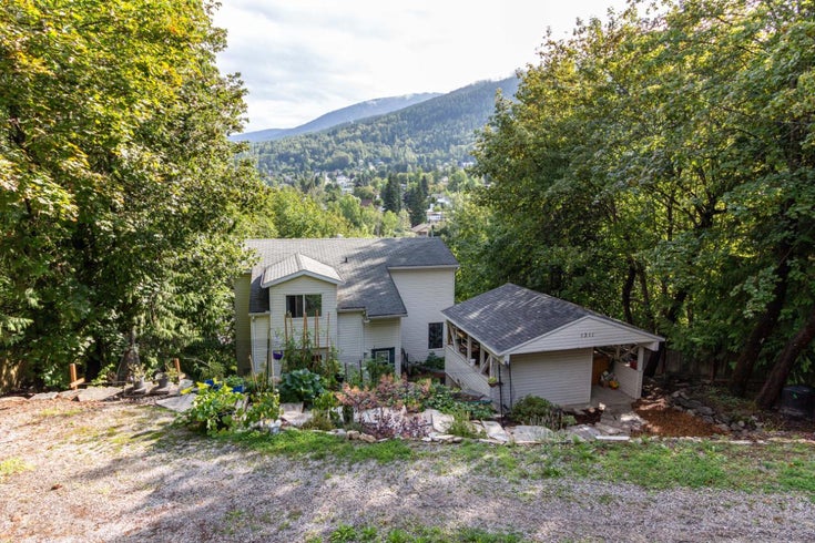 1311 Slocan Street - Nelson Single Family, 5 Bedrooms (2460637)