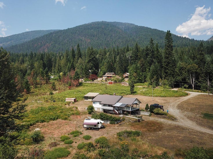 427 Longbeach Road - Kokanee Creek to Balfour Single Family, 4 Bedrooms (2460057)