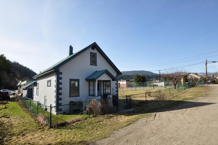 406 10th Avenue - North Castlegar Single Family, 2 Bedrooms (2457552)