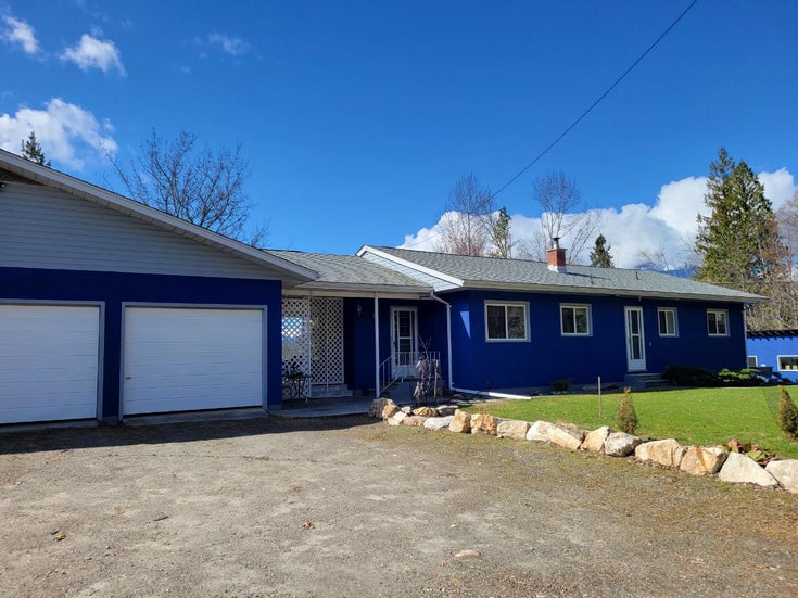 923 Hwy 6 S - Nakusp Single Family for sale, 4 Bedrooms (2464312)