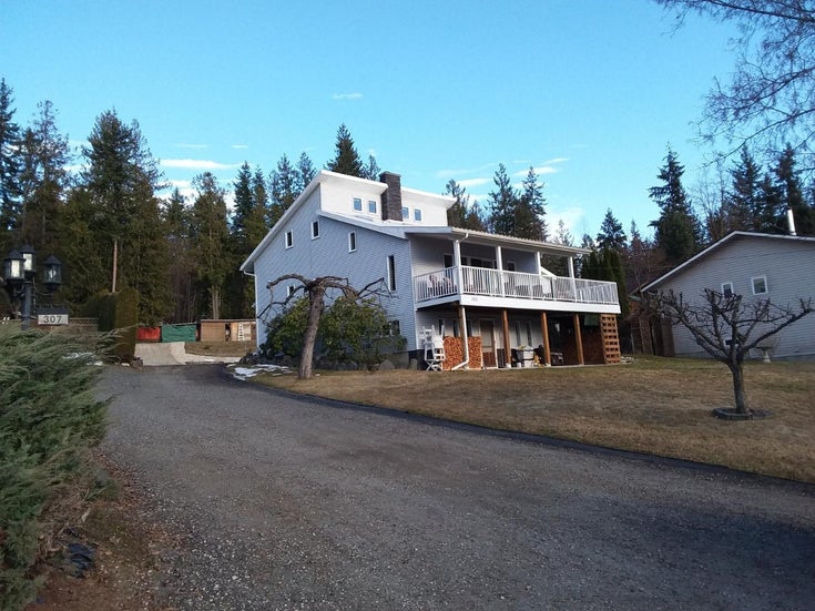 305 Nelson Avenue - Nakusp Single Family, 4 Bedrooms (2457098)