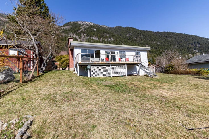 670 Johnstone Rd - North Nelson to Kokanee Creek Single Family, 3 Bedrooms (2457616)