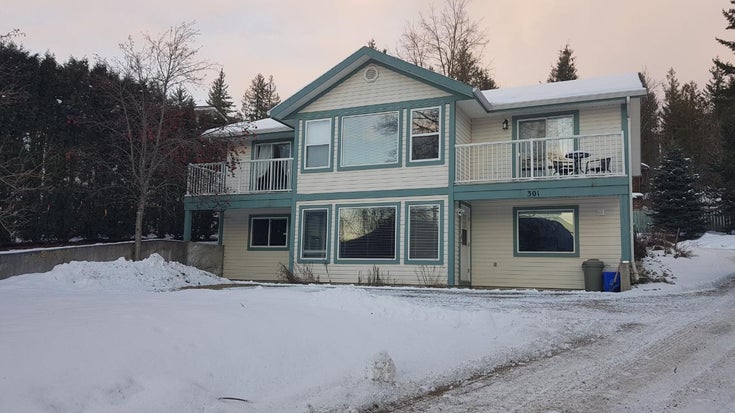 301 Nelson Avenue - Nakusp Single Family, 6 Bedrooms (2456537)