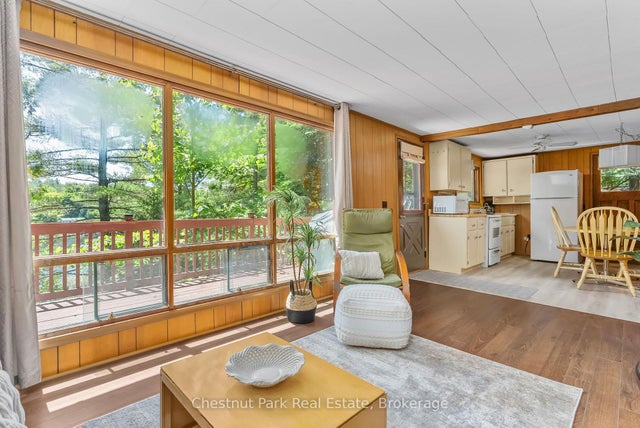 1054 10 Deewood Drive - Watt Detached for Sale, 3 Bedrooms (X12274261)