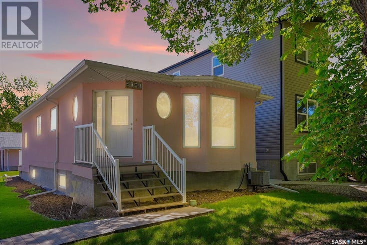 2701 McDonald STREET - Regina House for Sale, 2 Bedrooms (SK010456)