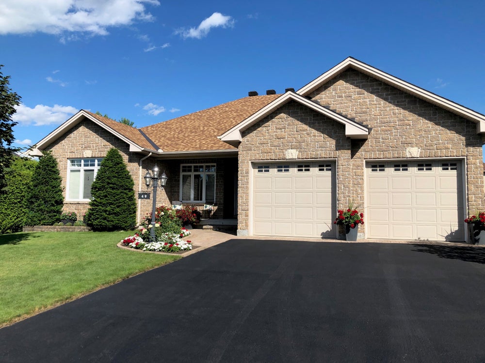 49 Brightside Ave, Stittsville - (front view) (Stittsville home for sale) 49 Brightside Ave, Stittsville - (front view) (Stittsville home for sale)