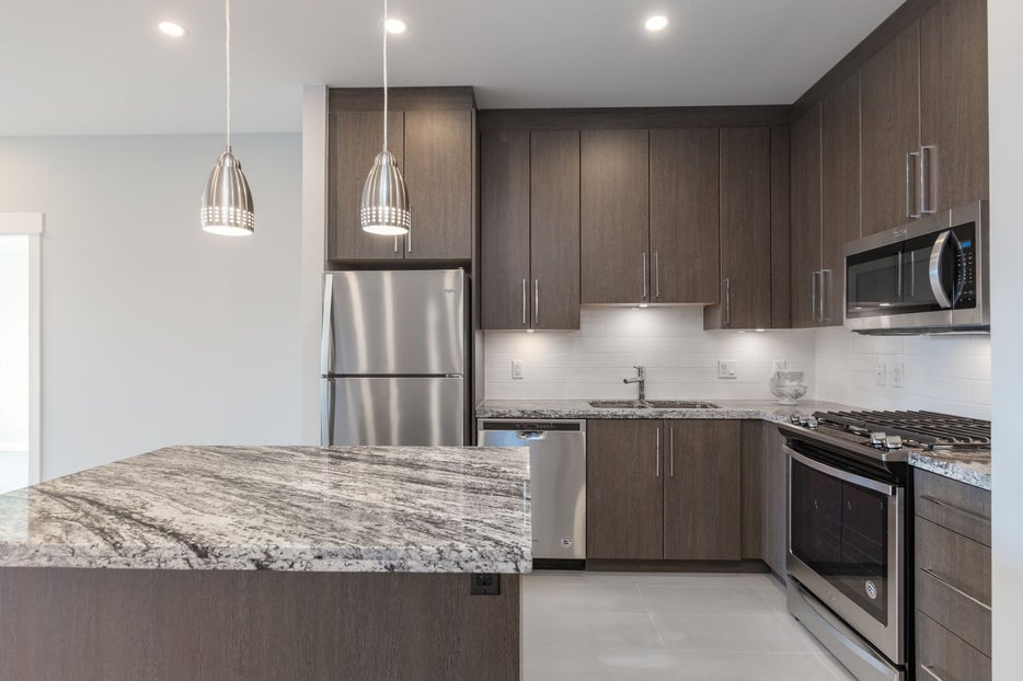 304 1468 St. Andrews Ave., North Vancouver - Kitchen