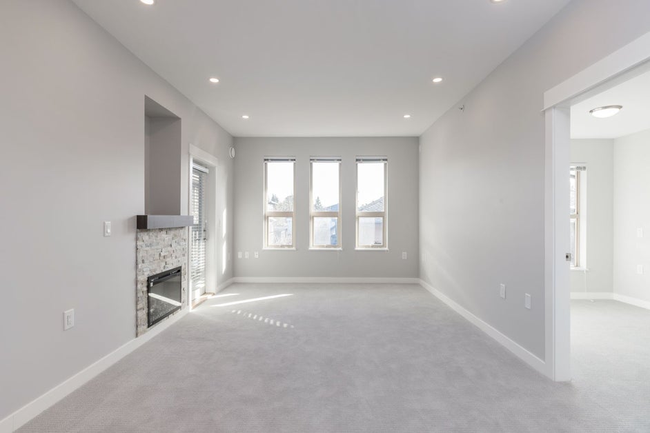 304 1468 St. Andrews Ave., North Vancouver - Living Room