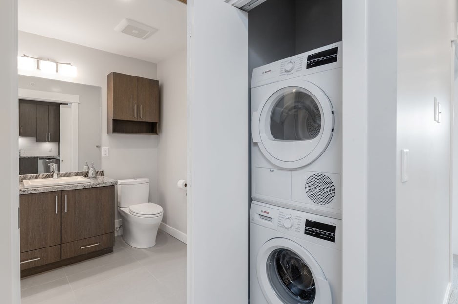 304 1468 St. Andrews Ave., North Vancouver - Bathroom