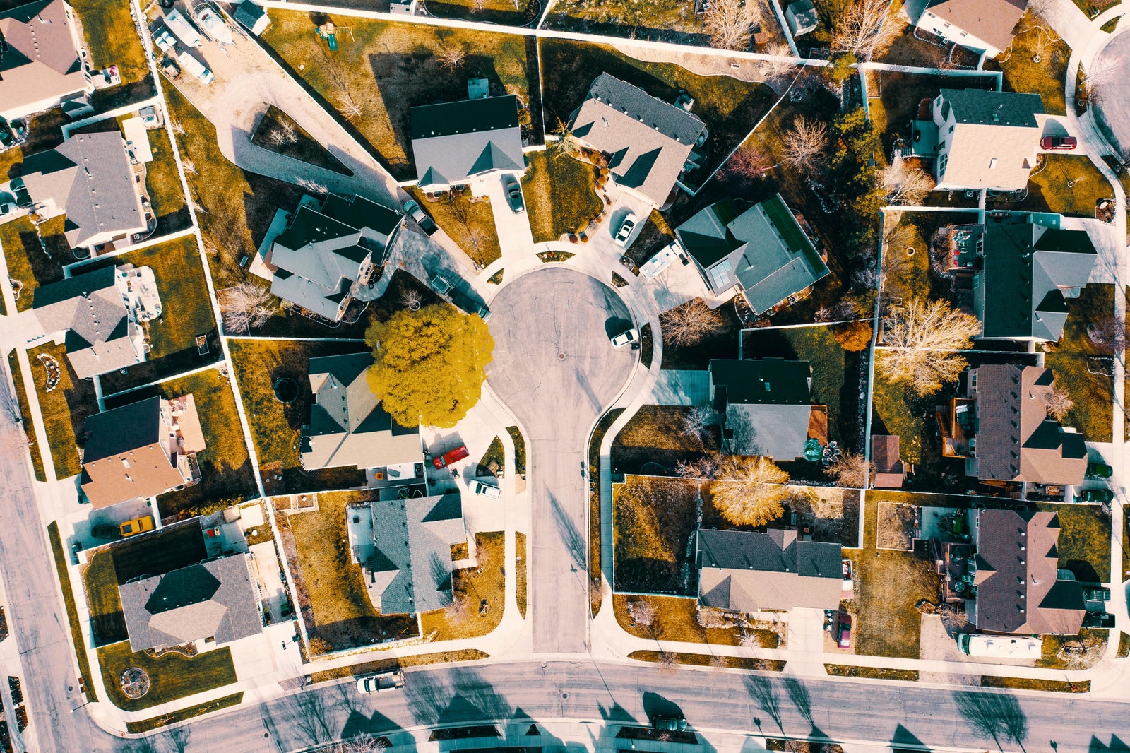 Street design and proximity between homes can support walkability and everyday convenience.Alt. Tag: Aerial view of a suburban neighbourhood with connected streets and homes.