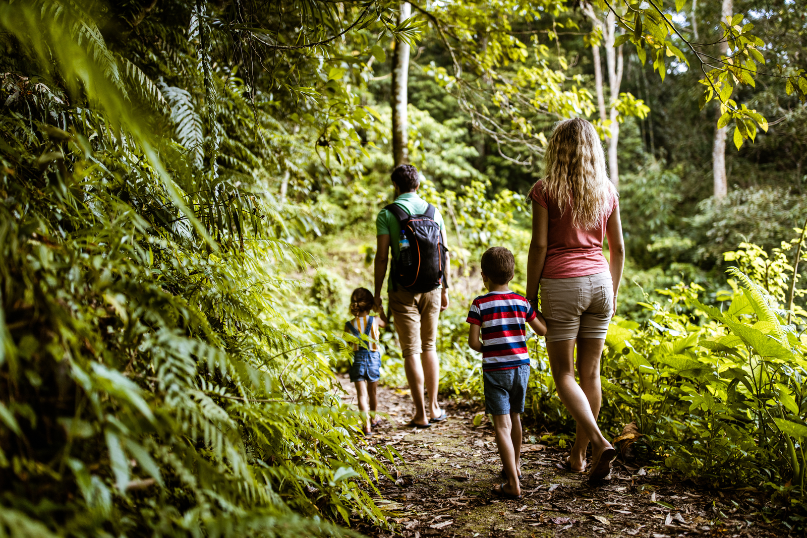 north-vancouver-family-trail-north-shore Family walking on a North Vancouver trail on the North Shore