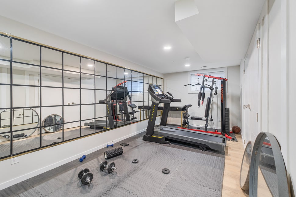 Home Gym 1291 Mountain View Street