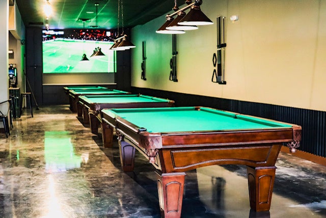 Cues N Cushion Tsawwassen - interior 3 Cues N Cushion Tsawwassen - interior 3 - pool tables