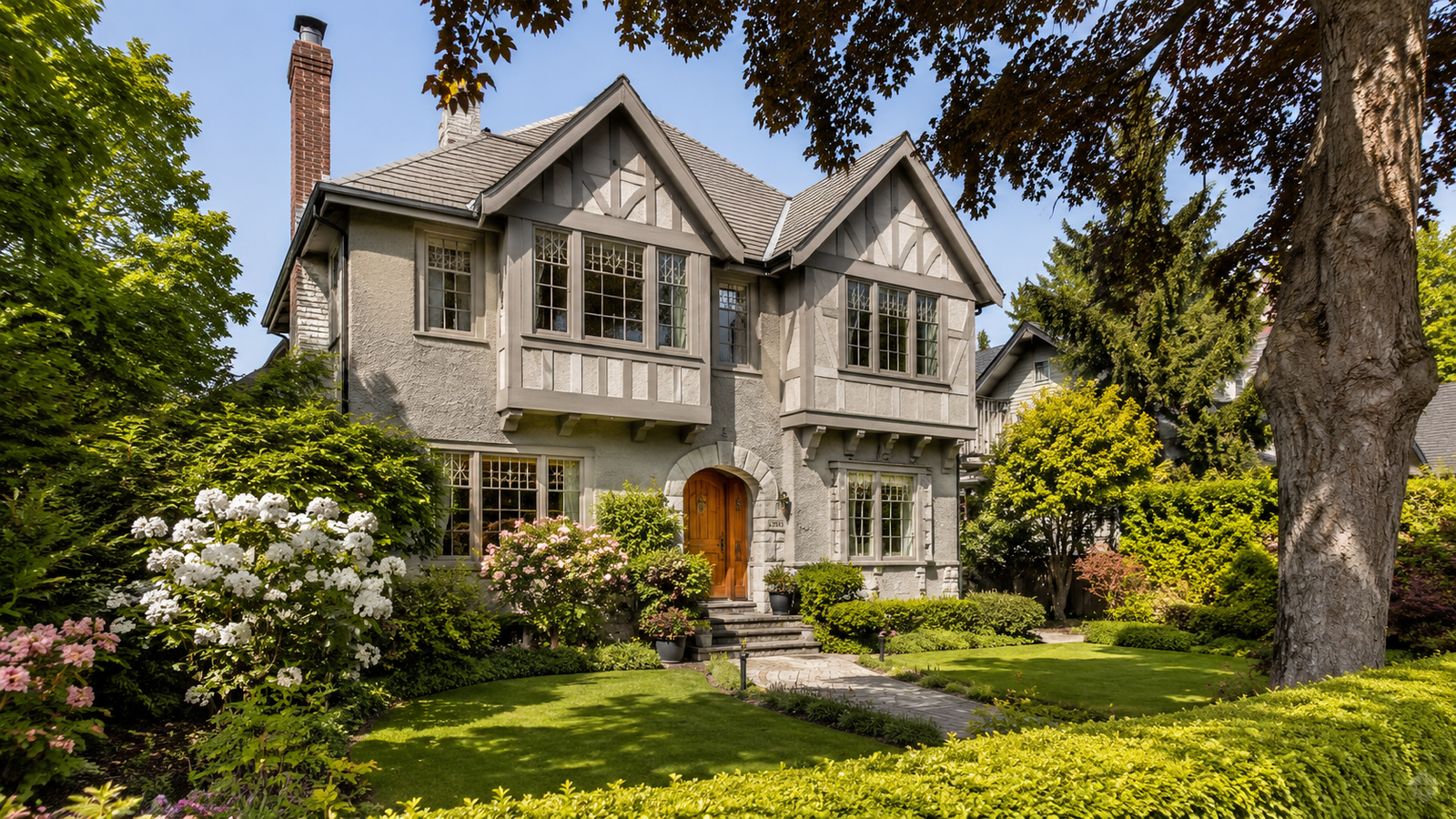 Oak Bay character homes Victoria BC &mdash; the kind of neighbourhood waiting for you when your moving team gets everything right