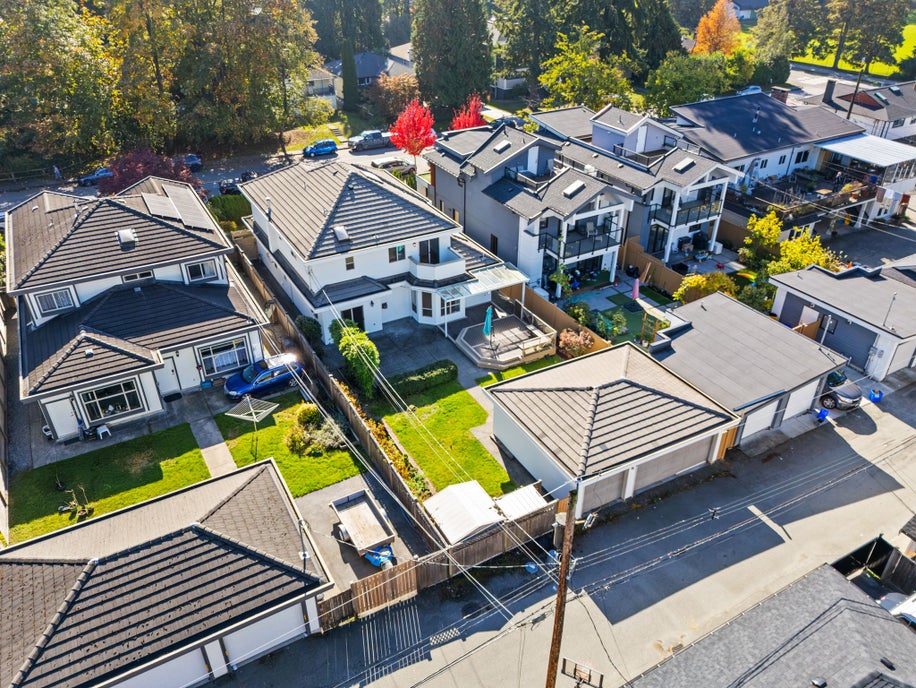 336 W 19th St North Vancouver | 5-Bed Central Lonsdale Home Tour 336 W 19th St, North Vancouver: a 5-bedroom Central Lonsdale home on a nearly 7,000 sq ft flat lot with a three-car garage. Listed by Ann & Leslie.