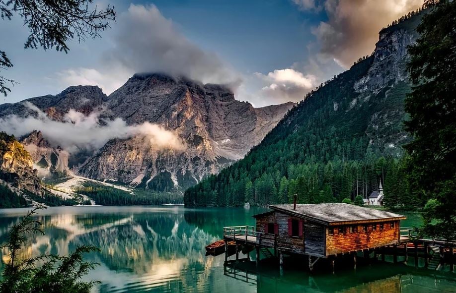 cabin on the lake