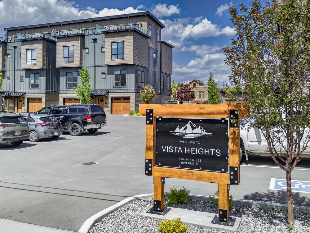 Entrance Vista Heights luxury townhomes exterior entrance at 510-14 Street downtown Invermere BC