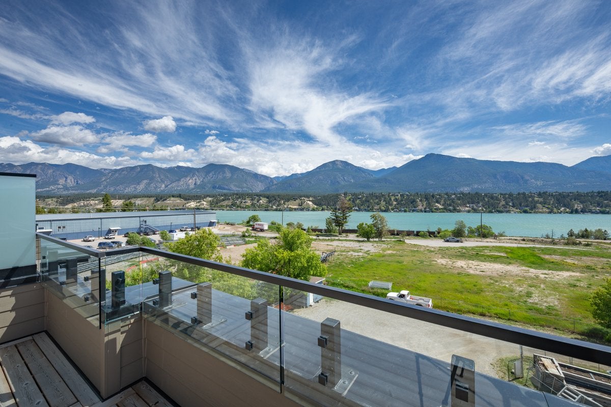 Vista Heights Invermere rooftop patio with panoramic Lake Windermere and Rocky Mountain views