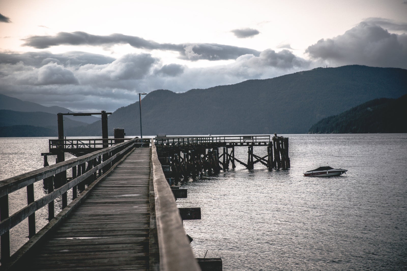 dock with ocean on sunshine coast bc