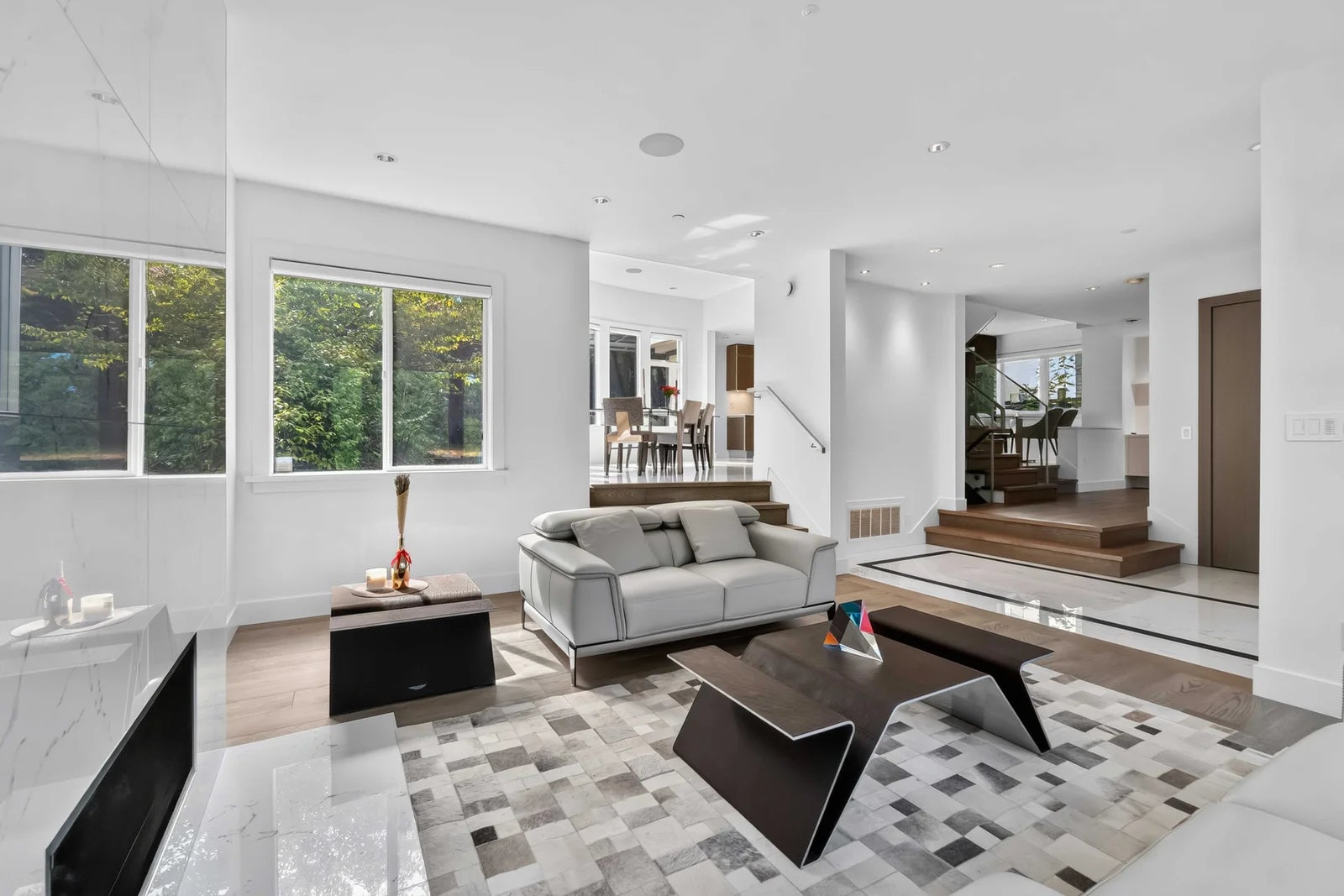 Executive Corporate Housing in Vancouver — Modern Furnished Living Space Spacious furnished living room in a Vancouver executive corporate housing rental with modern finishes