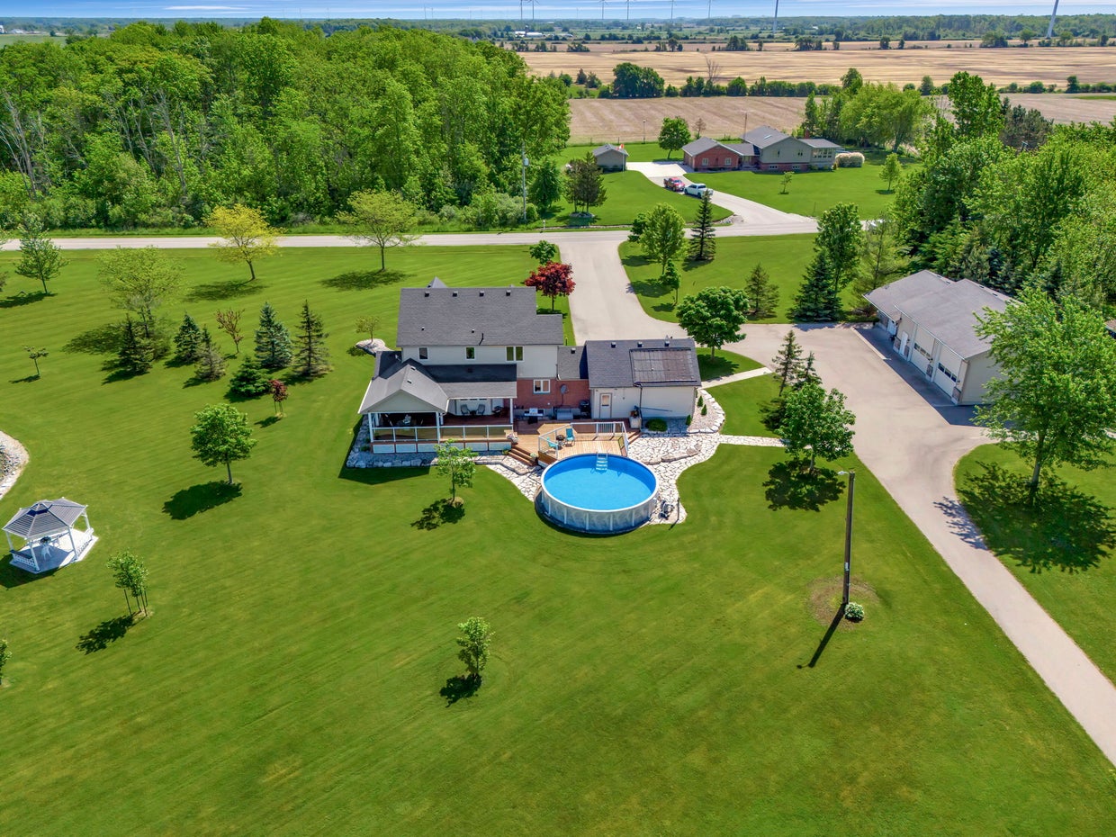 Natural Surroundings and Outdoor Living